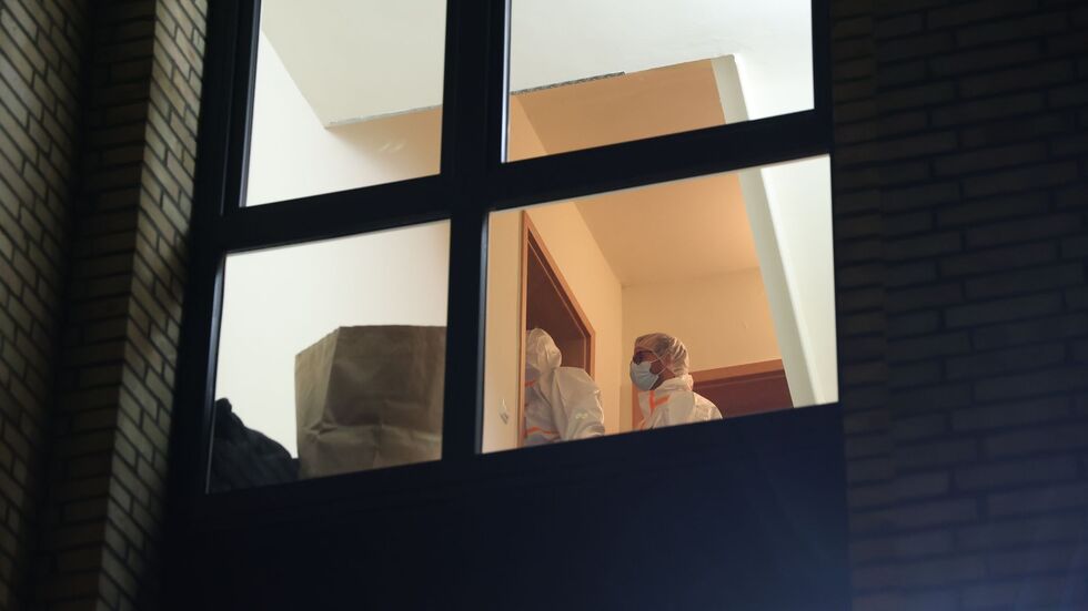 Bei einem Polizeieinsatz in Hamburg ist eine Frau wegen des Verdachts festgenommen worden, einen Mann getötet zu haben. Bei einem Polizeieinsatz in Hamburg ist eine Frau wegen des Verdachts festgenommen worden, einen Mann getötet zu haben.