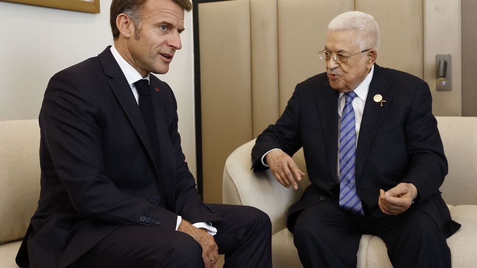 Frankreichs Präsident Emmanuel Macron freute sich über die Teilnahme des Palästinenserpräsidenten Mahmud Abbas am internationalen Gaza-Friedensgipfel. Frankreichs Präsident Emmanuel Macron freute sich über die Teilnahme des Palästinenserpräsidenten Mahmud Abbas am internationalen Gaza-Friedensgipfel.