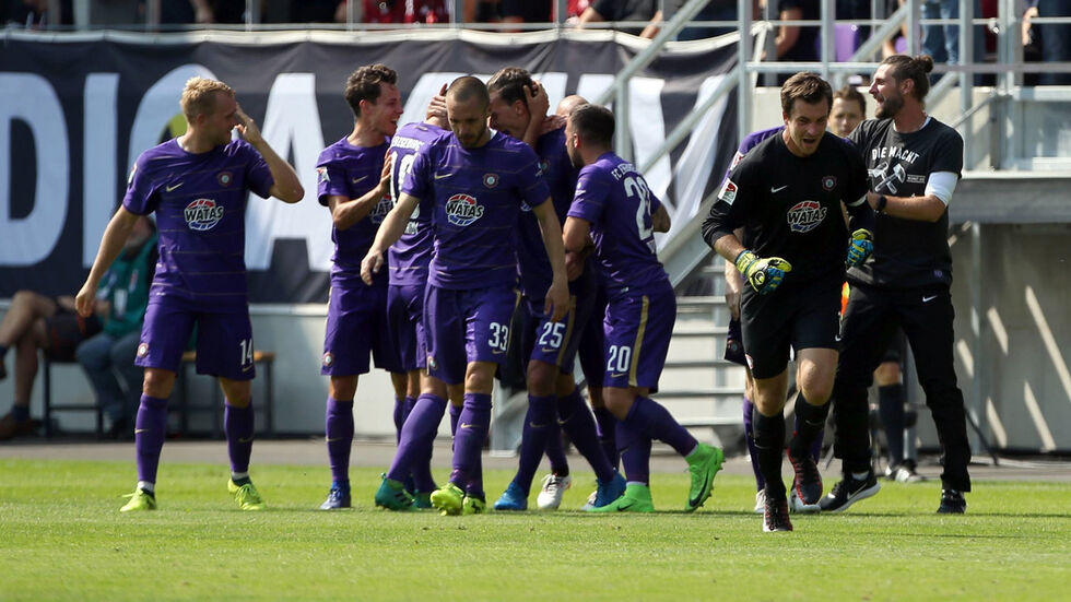Erzge­birge Aue feiert den ersten Sieg. (Foto: imago/Zink)