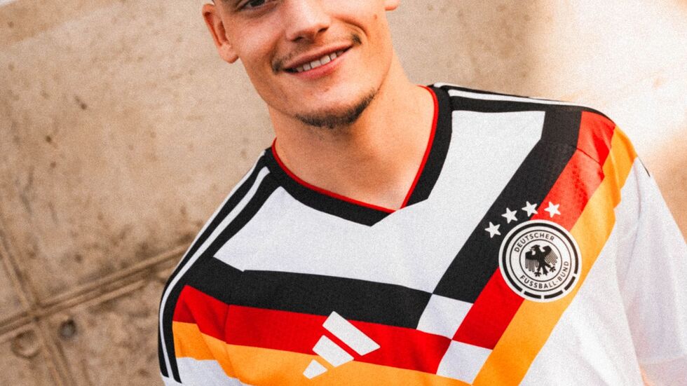Spielmacher im neuen Trikot: Florian Wirtz. Spielmacher im neuen Trikot: Florian Wirtz.