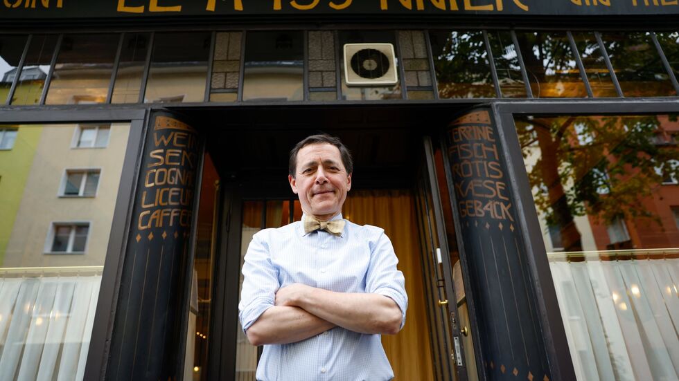 Vincent Moissonnier steht vor seinem Sterne-Bistro «Le Moissonnier», einem kleinen Stück Paris mitten in Köln.  Vincent Moissonnier steht vor seinem Sterne-Bistro «Le Moissonnier», einem kleinen Stück Paris mitten in Köln.