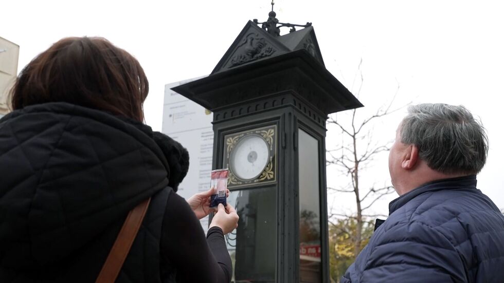 Die historische Annoncenuhr ist eine Sehenswürdigkeit der Stadt Werdau. Als Schaumzucker-Nachbildung sorgt sie weit über die Stadtgrenzen hinaus für Belustigung. Die historische Annoncenuhr ist eine Sehenswürdigkeit der Stadt Werdau. Als Schaumzucker-Nachbildung sorgt sie weit über die Stadtgrenzen hinaus für Belustigung.