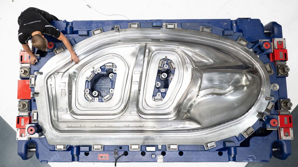 Während die Absatzkrise drückt, läuft die Produktion an den deutschen Standorten weiter auf Hochtouren.