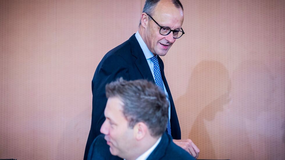 Erst schaltete sich Klingbeil in Debatte ein, dann erklärte sich Merz. Erst schaltete sich Klingbeil in Debatte ein, dann erklärte sich Merz.