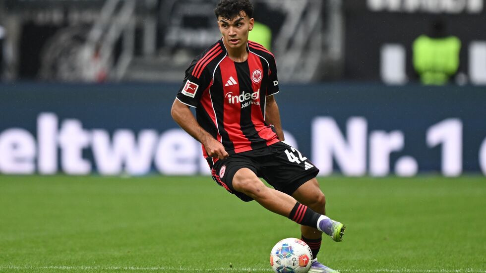 Eine neue Attraktion der Liga: Frankfurts Youngster Can Uzun. Eine neue Attraktion der Liga: Frankfurts Youngster Can Uzun.