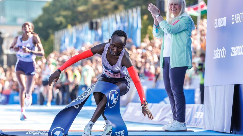 Rosemary Wanjiru rettete bei ihrem Sieg einen knappen Vorsprung ins Ziel. Rosemary Wanjiru rettete bei ihrem Sieg einen knappen Vorsprung ins Ziel.