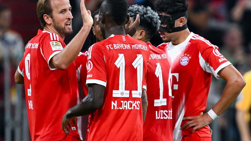 Bayern-Torjubel mit Doppelpacker Harry Kane (l) und Neuzugang Nicolas Jackson (Nr. 11). Bayern-Torjubel mit Doppelpacker Harry Kane (l) und Neuzugang Nicolas Jackson (Nr. 11).