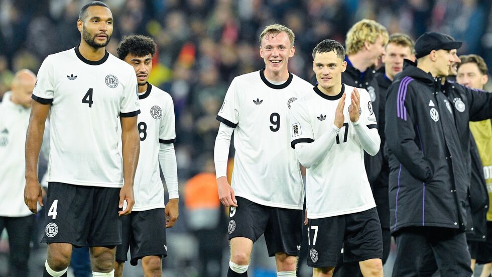 Wirtz (r.) freut sich mit den DFB-Kollegen über den Sieg gegen Luxemburg.  Wirtz (r.) freut sich mit den DFB-Kollegen über den Sieg gegen Luxemburg.
