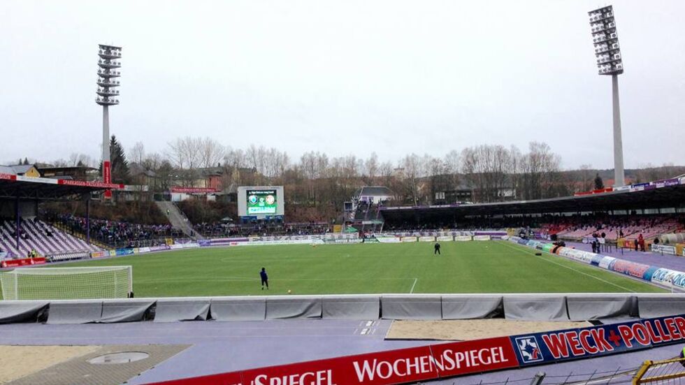 Erzge­birge Aue gewinnt im letzten Heimspiel vor dem Stadi­on­umbau mit 2:0 gegen Köln. (Foto: Redak­tion)