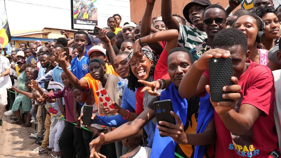 Fans während der WM in Ruanda.  Fans während der WM in Ruanda.