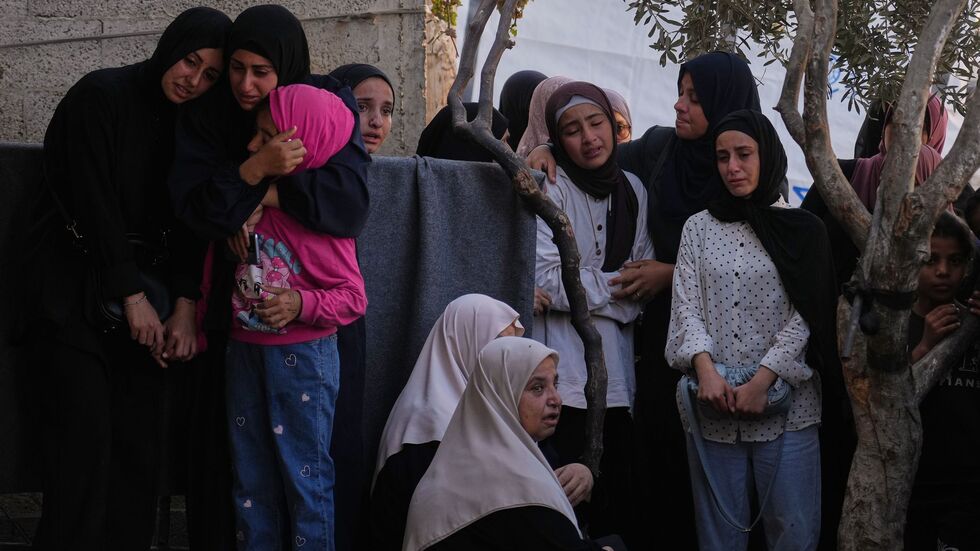 Am Sonntag wurden bei israelischen Luftangriffen Krankenhausangaben zufolge 44 Palästinenser getötet.  Am Sonntag wurden bei israelischen Luftangriffen Krankenhausangaben zufolge 44 Palästinenser getötet.