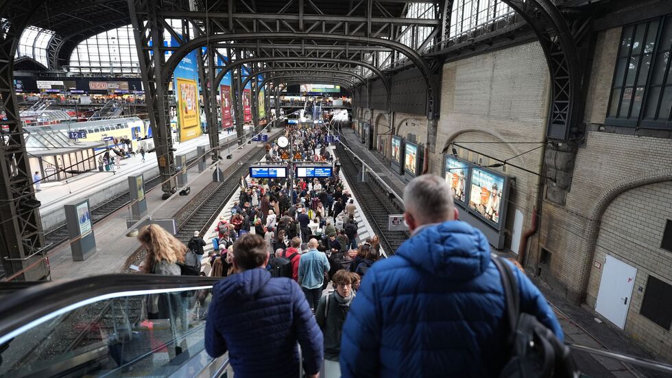 Im Fernverkehr kommt es zu Einschränkungen.  Im Fernverkehr kommt es zu Einschränkungen.