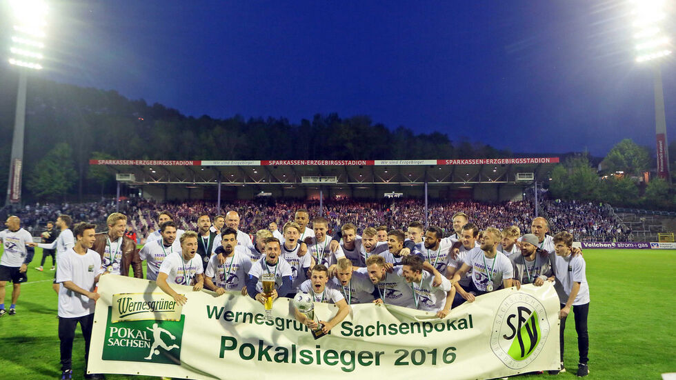 Aue bejubelt den Sachsen­po­kal­sieg Aue bejubelt den Sachsenpokalsieg
