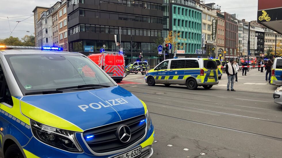 Die Polizei ist zu einem größeren Einsatz ausgerückt.  Die Polizei ist zu einem größeren Einsatz ausgerückt.