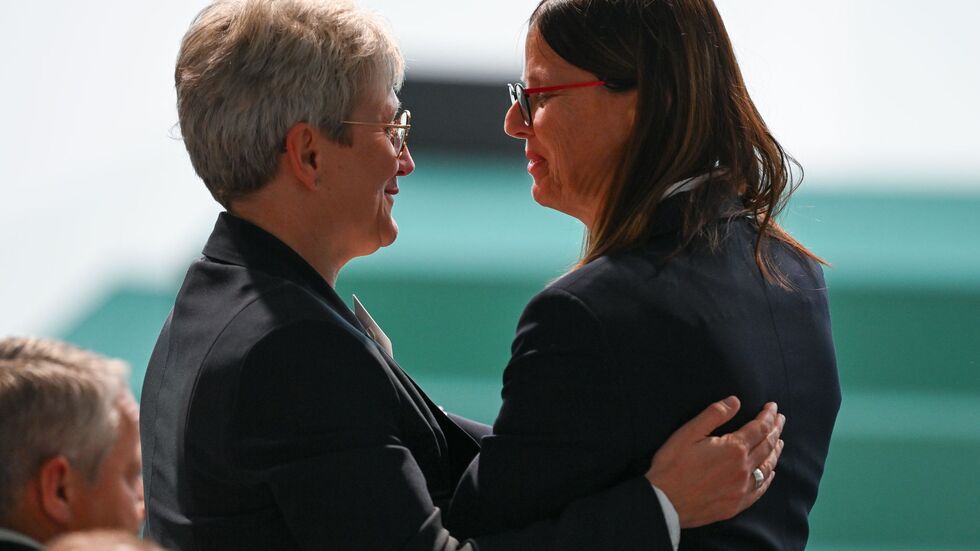 Silke Sinning (r) gewann die Kampfabstimmung gegen Silke Raml (l). Silke Sinning (r) gewann die Kampfabstimmung gegen Silke Raml (l).