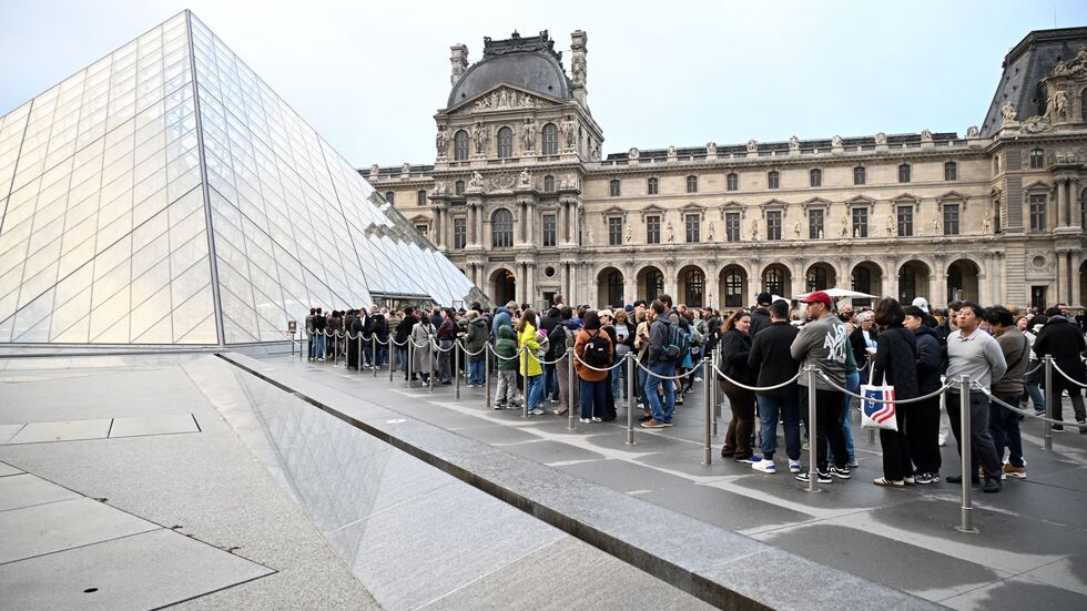 Der Louvre blieb für Besucher weiter geschlossen. Der Louvre blieb für Besucher weiter geschlossen.