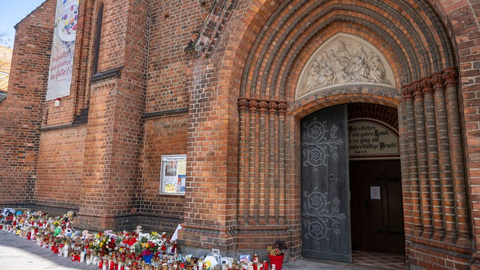 Die Pfarrkirche in Güstrow ist zum zentralen Ort des Gedenkens geworden.  Die Pfarrkirche in Güstrow ist zum zentralen Ort des Gedenkens geworden.