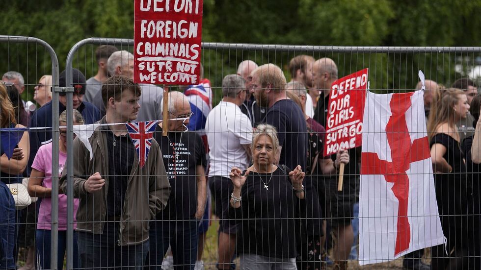 Der Fall eines Asylbewerbers, der eine 14-Jährige im englischen Epping belästigte, wurde zum Anlass für wochenlange Proteste. (Archivfoto)  Der Fall eines Asylbewerbers, der eine 14-Jährige im englischen Epping belästigte, wurde zum Anlass für wochenlange Proteste. (Archivfoto)