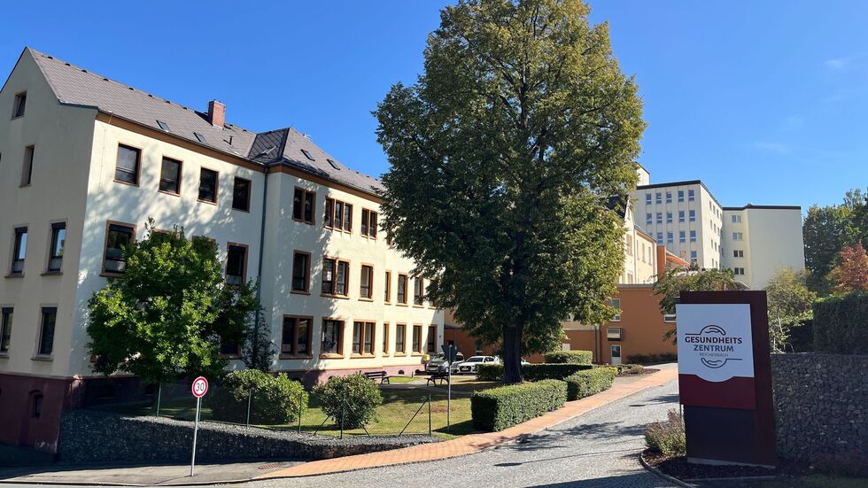 Das einstige Krankenhaus in Reichenbach (Vogtlandkreis) ist in ein Gesundheitszentrum mit verschiedenen Angeboten umgewandelt worden. Das einstige Krankenhaus in Reichenbach (Vogtlandkreis) ist in ein Gesundheitszentrum mit verschiedenen Angeboten umgewandelt worden.