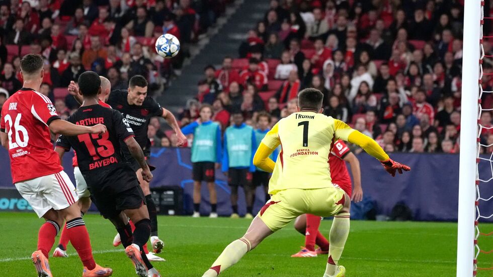 Patrik Schick köpft zum 1:0. Patrik Schick köpft zum 1:0.