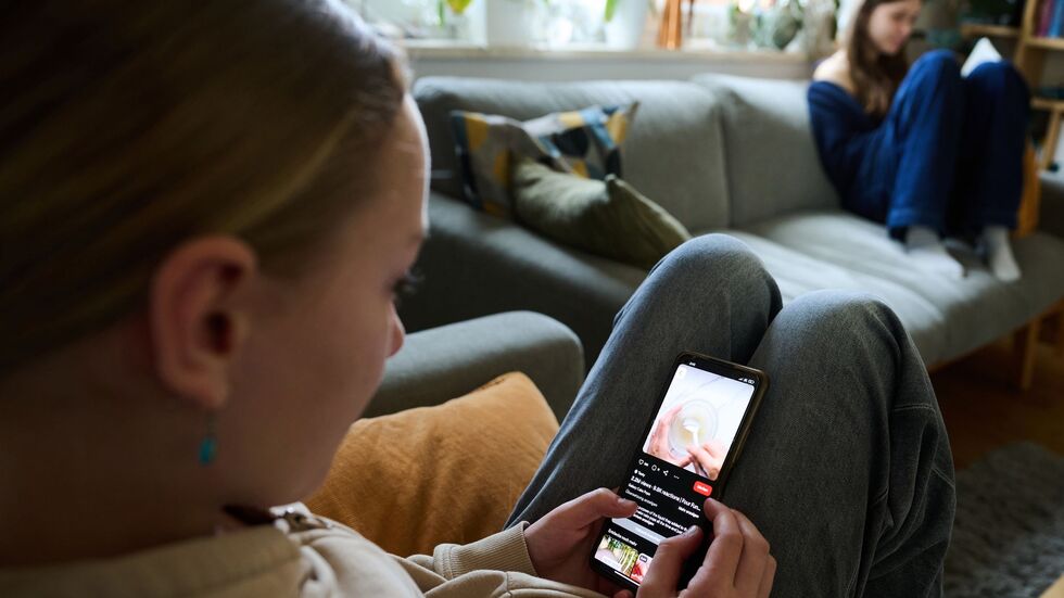 EU-Kommissionspräsidentin Ursula von der Leyen hatte der Debatte mit ihrer Forderung nach einer Altersgrenze in den sozialen Medien zuletzt neuen Auftrieb gegeben. (Symbolbild)