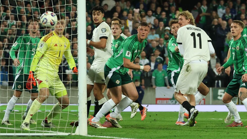 Von Woltemades Schulter ging der Ball ins Tor.  Von Woltemades Schulter ging der Ball ins Tor.