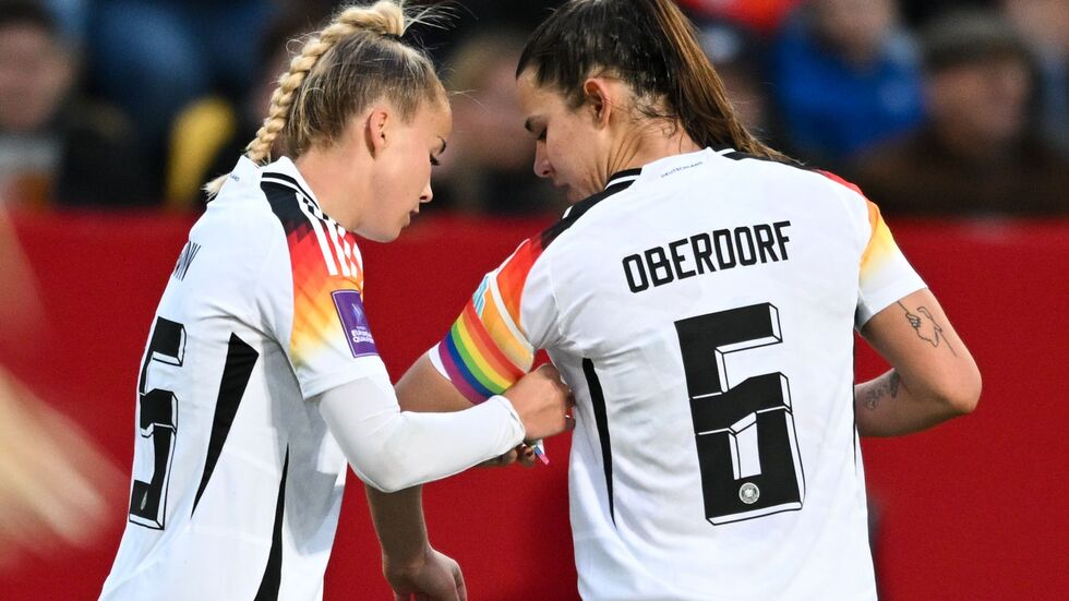Das Bayern-Duo mit Giulia Gwinn (l.) und Lena Oberdorf kehrt ins Nationalteam zurück  Das Bayern-Duo mit Giulia Gwinn (l.) und Lena Oberdorf kehrt ins Nationalteam zurück