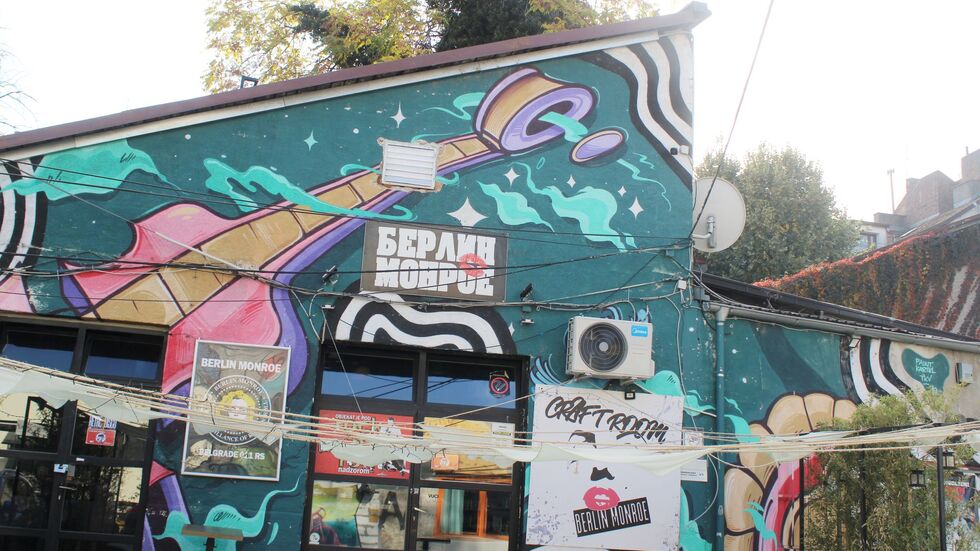 Die Bar «Berlin Monroe» im Belgrader Szeneviertel Skadarlija an der Straße Cetinjska. (Archivbild) Die Bar «Berlin Monroe» im Belgrader Szeneviertel Skadarlija an der Straße Cetinjska. (Archivbild)