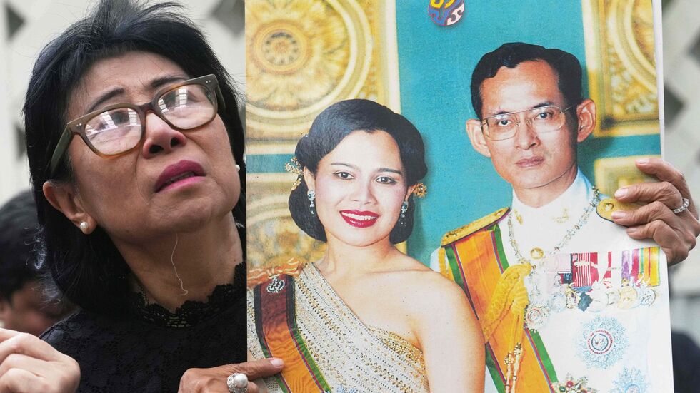 In Thailand wurde Sirikit tief verehrt. In Thailand wurde Sirikit tief verehrt.