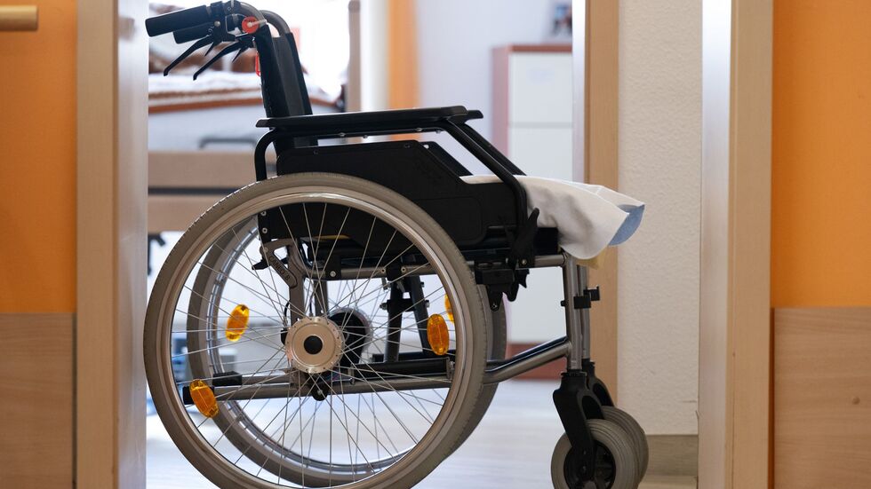 Wer alt wird, wird häufiger krank. Eine alternde Bevölkerung bedeutet für die Krankenkassen stark steigende Ausgaben. (Symbolbild)  Wer alt wird, wird häufiger krank. Eine alternde Bevölkerung bedeutet für die Krankenkassen stark steigende Ausgaben. (Symbolbild)