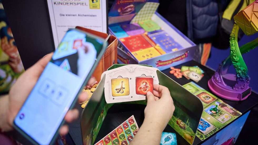 Für einige Spiele brauchen die Kinder eine App. Für einige Spiele brauchen die Kinder eine App.