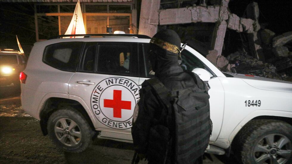 Die Hamas hat dem Roten Kreuz die Leiche einer mutmaßlichen israelischen Geisel übergeben. (Archivbild) Die Hamas hat dem Roten Kreuz die Leiche einer mutmaßlichen israelischen Geisel übergeben. (Archivbild)