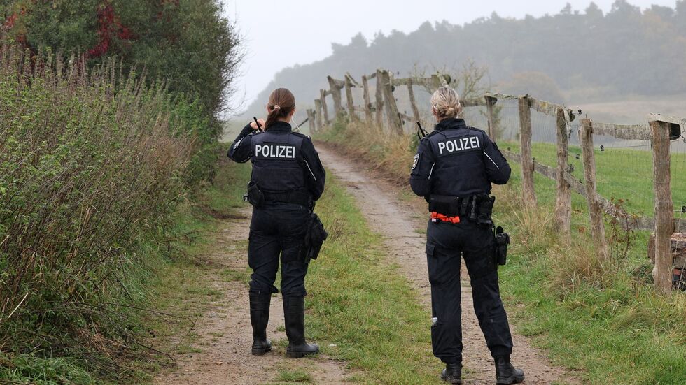 Ermittler gehen derzeit davon aus, dass es sich bei einer in einem Waldstück bei Güstrow gefundenen Kinderleiche um den vermissten achtjährigen Fabian handelt. Ermittler gehen derzeit davon aus, dass es sich bei einer in einem Waldstück bei Güstrow gefundenen Kinderleiche um den vermissten achtjährigen Fabian handelt.