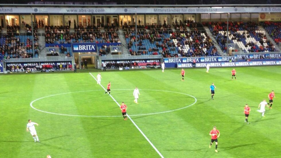 Erzge­birge Aue verliert überra­schend mit 0:1 in Wiesbaden. (Foto: Redak­tion)