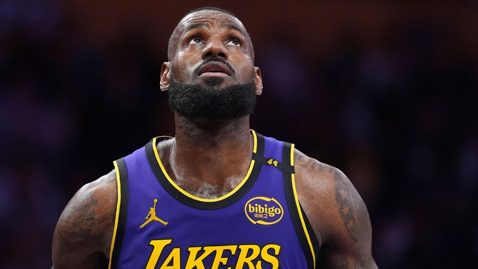 Schluss nach Saison 23: LeBron James hört auf. Schluss nach Saison 23: LeBron James hört auf.