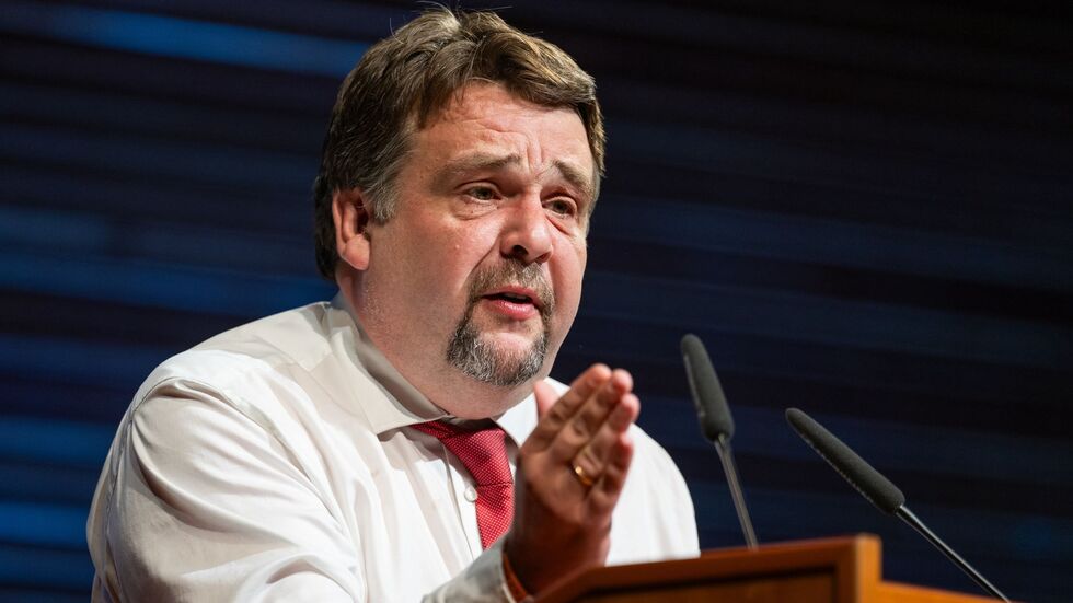 Dennis Radtke stellt die Frage, ob Merz seiner Rolle als Kanzler gerecht wird. Dennis Radtke stellt die Frage, ob Merz seiner Rolle als Kanzler gerecht wird.