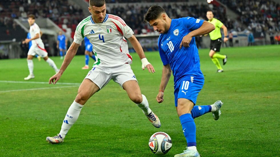 Israel mit Manor Solomon (r) hat noch Chancen auf die WM-Teilnahme. Israel mit Manor Solomon (r) hat noch Chancen auf die WM-Teilnahme.