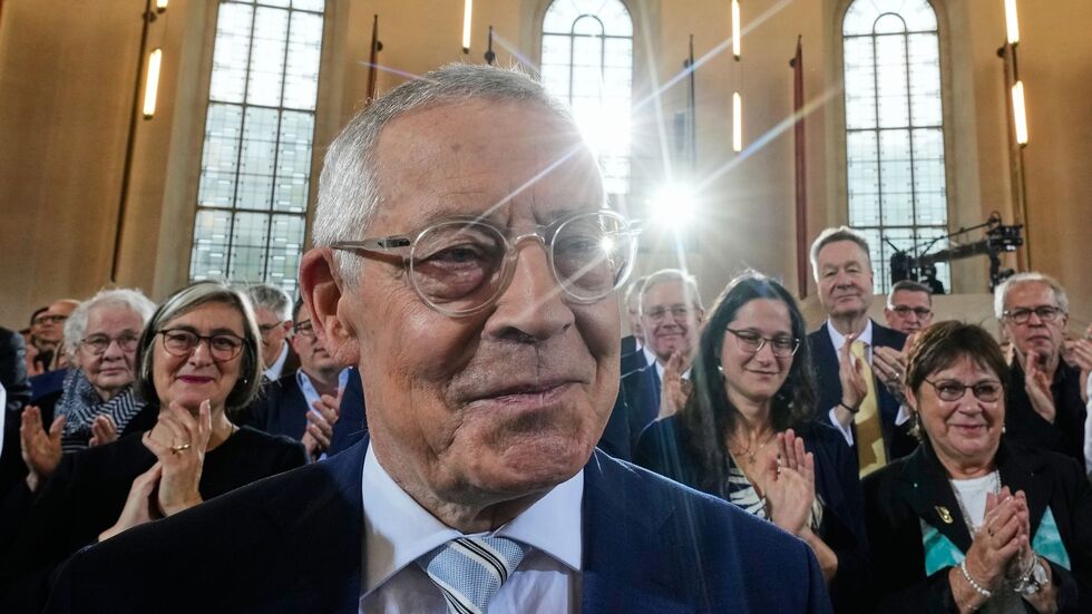 Mehr als 700 Menschen nehmen am Festakt teil. Mehr als 700 Menschen nehmen am Festakt teil.