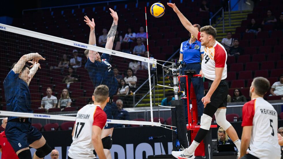 Die deutschen Volleyballer erfüllten die Pflichtaufgabe. Die deutschen Volleyballer erfüllten die Pflichtaufgabe.