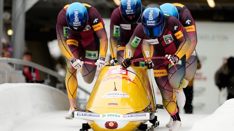 Francesco Friedrich holt im Viererbob mit Tim Becker, Alexander Schueller und Felix Straub den ersten Saisonsieg. 