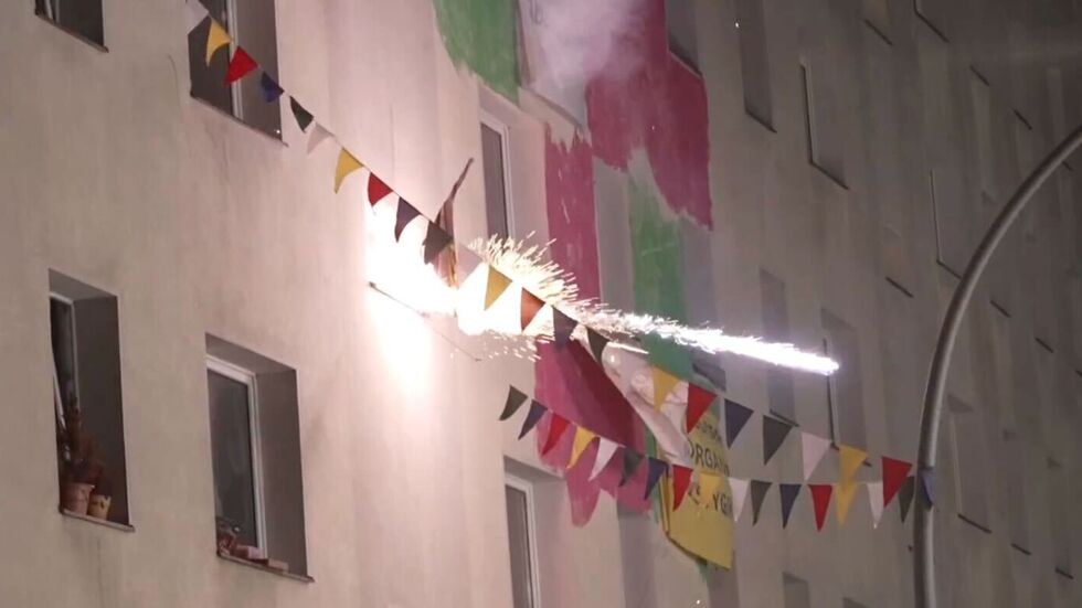 Auch Pyrotechnik wurde gezündet. Auch Pyrotechnik wurde gezündet.