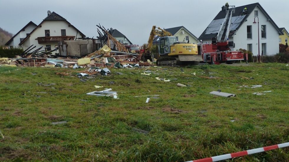 Das Haus stand zum Verkauf - jetzt sind nur noch Trümmer übrig. Fotos: Matthias Gabler