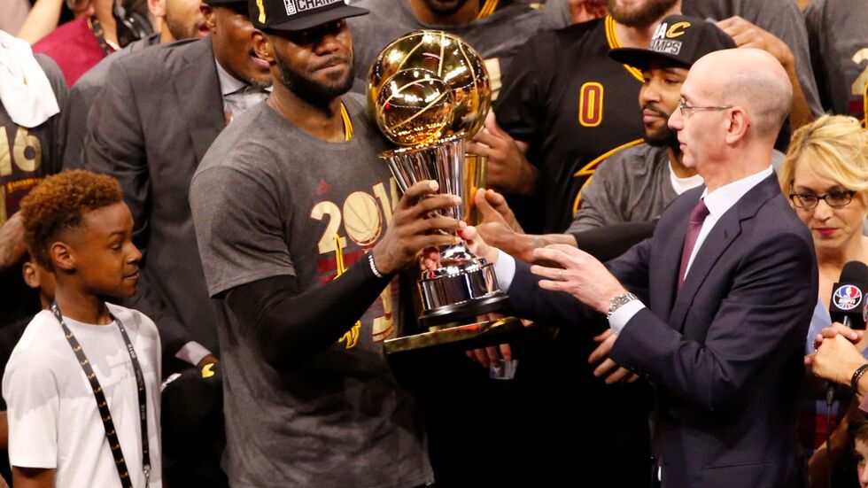 Sein größter Erfolg: James feiert den NBA-Titel 2016. Sein größter Erfolg: James feiert den NBA-Titel 2016.