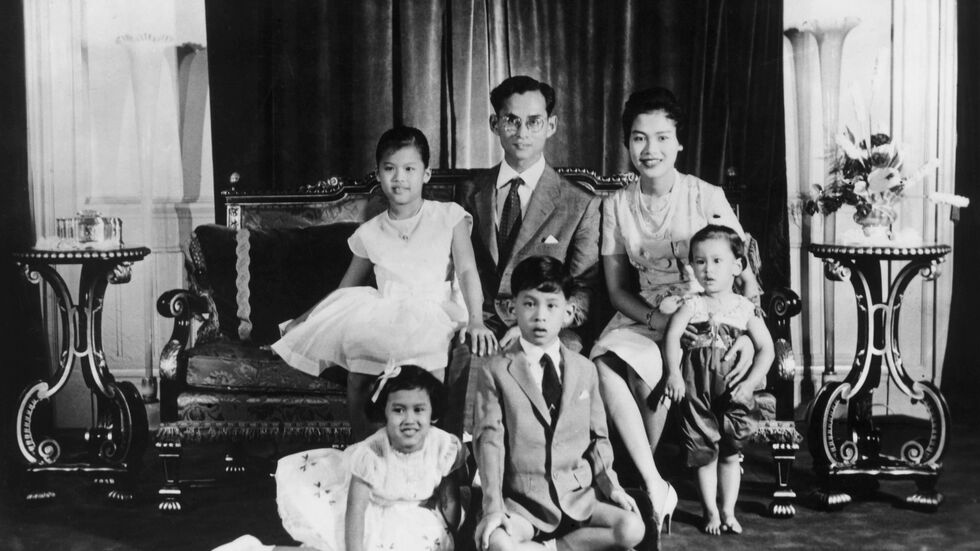 Mit König Bhumibol hatte Sirikit vier Kinder. (Archivbild) Mit König Bhumibol hatte Sirikit vier Kinder. (Archivbild)