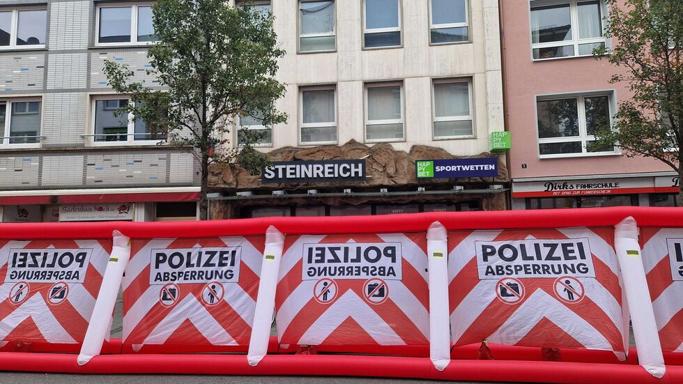 Bei Schüssen in einem Wettbüro in der Innenstadt von Gießen sind drei Menschen verletzt worden.  Bei Schüssen in einem Wettbüro in der Innenstadt von Gießen sind drei Menschen verletzt worden.