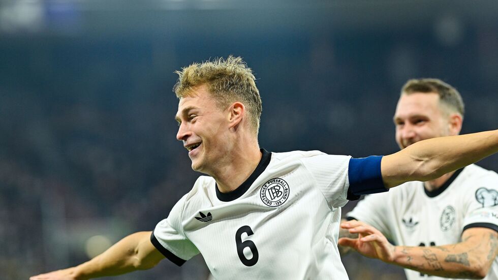 Kapitän Kimmich bejubelt ein Tor.  Kapitän Kimmich bejubelt ein Tor.