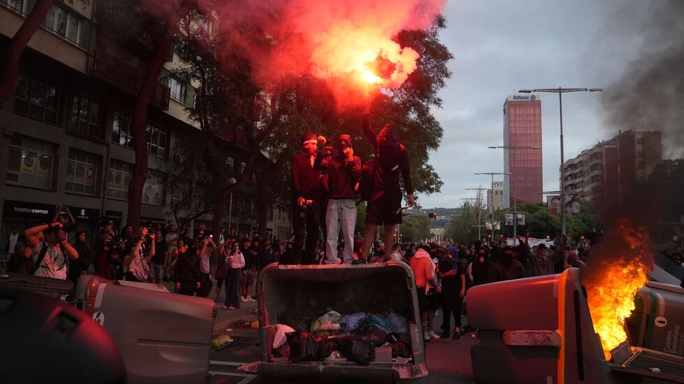In Barcelona kam es bei einer Demonstration gegen Israels militärisches Vorgehen im Gazastreifen zu Gewalt.  In Barcelona kam es bei einer Demonstration gegen Israels militärisches Vorgehen im Gazastreifen zu Gewalt.