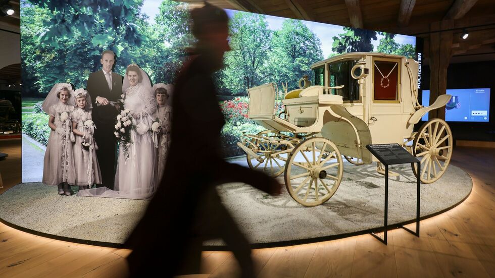 Kutschen sind seit jeher auch beliebt als Gefährt bei Hochzeiten. Kutschen sind seit jeher auch beliebt als Gefährt bei Hochzeiten.