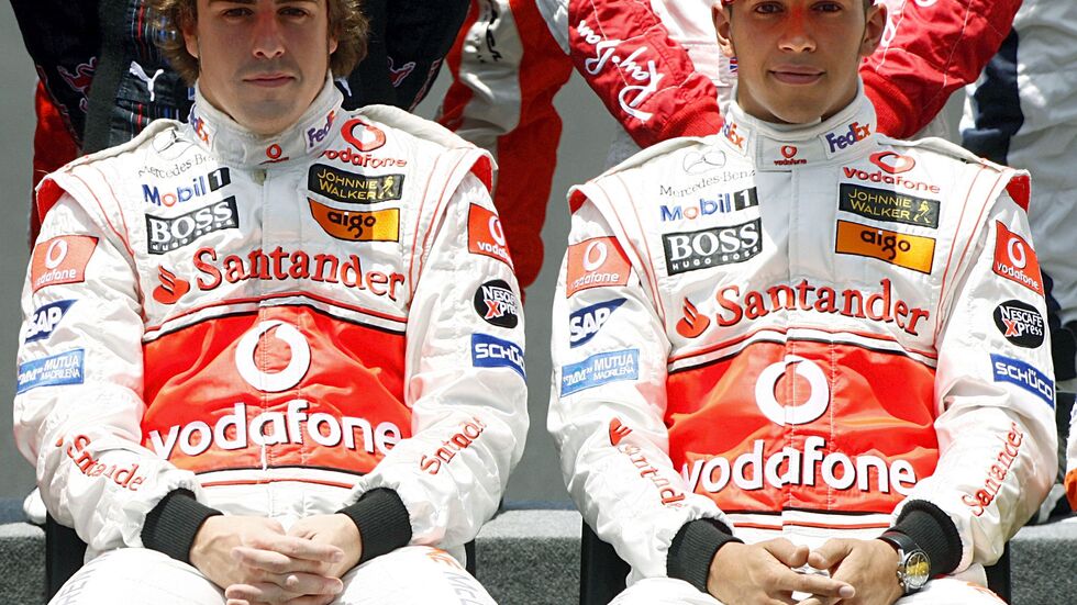 Keine besten Freunde - damals kostete ein Giftduell einem der McLaren-Fahrer die WM. Keine besten Freunde - damals kostete ein Giftduell einem der McLaren-Fahrer die WM.
