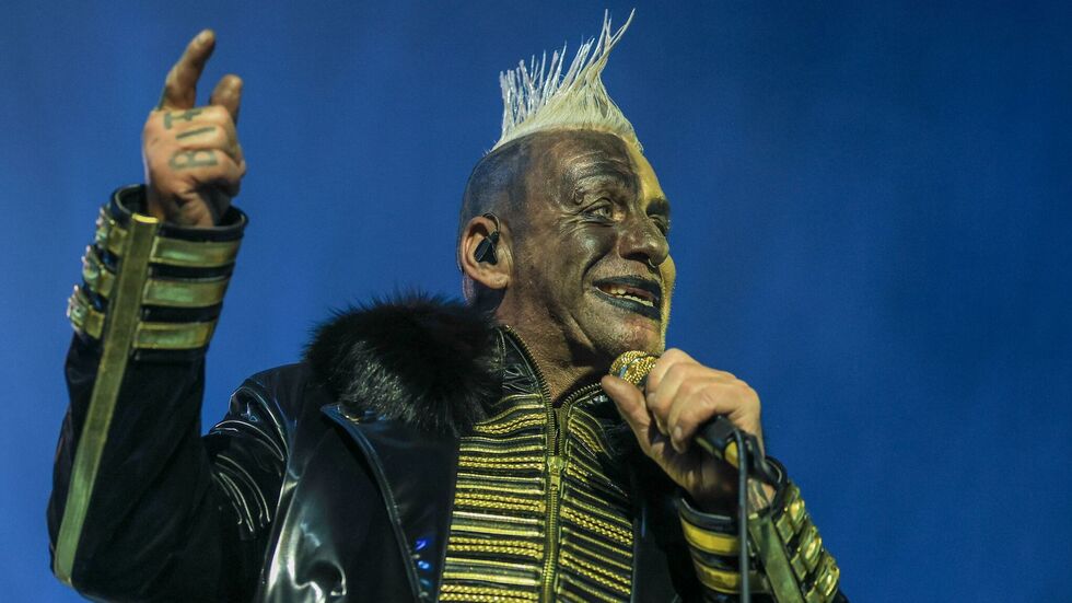 Till Lindemann beim Auftakt der Solo-Tournee vor rund 10.000 Menschen in Leipzig.